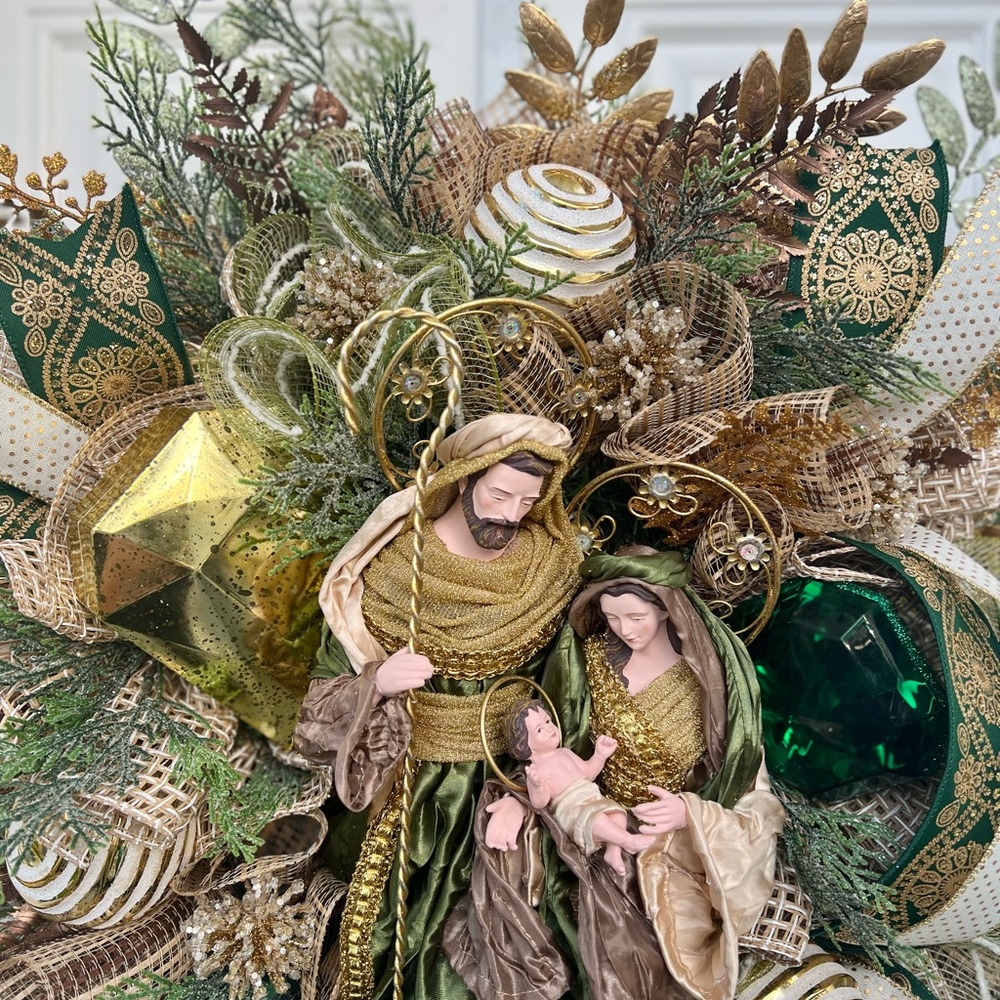 Large 30β Handmade Elegant Holy Family Green and Gold Holiday Wreath - Picture 6 of 11